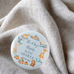 Het is een padvinder | Baby shower van gevulde Spe Ronde Button 3,2 Cm<br><div class="desc">Maak kennis met een prachtig en charmante Baby shower, perfect om de komst van een baby te vieren. Dit ontwerp laat een grillige opstelling zien van verschillende houten blokken, schattig transportspeelgoed, en knappe opgezette dieren, die een betoverende scène creëert die ieders hart zal fascineren. Het middelpunt van dit ontwerp is...</div>