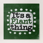 Het is een Plant ding puzzel Legpuzzel<br><div class="desc">"It's A Plant Thing" is een schattig tekstontwerp in het groen met zwarte en rode tekst,  samen met een witte accentvorm en witte getextureerde grillige stippen eromheen.</div>