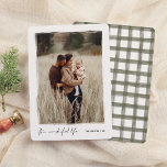 Het is een prachtig leven | Elegante kerstfoto Feestdagenkaart<br><div class="desc">Leg de magie van het seizoen vast met deze elegante kerstfotokaart. Uw portretfoto wordt omlijst door een met de hand geschilderde witte rand met ruwe, artistieke randen, waardoor het een unieke, handgemaakte look krijgt. Onder de foto, "It's a Wonderful Life" is geschreven in chique schrift letters, met uw familienaam en...</div>