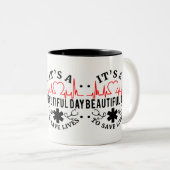 Het is een prachtige dag om levens te redden tweekleurige koffiemok (Voorkant rechts)