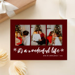 Het is een prachtige leven rode kerst foto collage feestdagenkaart<br><div class="desc">Het is een prachtig leven Rode Gouden Kerstmis Foto Collage Vakantie Kaart. Stuur aanpasbare en gepersonaliseerde vakantiegroeten naar vrienden,  collega's en familie in eenvoudige,  chique,  elegante en moderne fotodesign feestelijke,  natuurlijke minimalistische stijlkaarten! Onder de kalligrafie staat uw aangepaste groetboodschap in moderne typografie.</div>