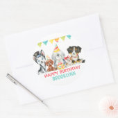 Het is een puppy feestje met een gelukkige verjaar ronde sticker (Envelop)