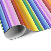 Het is een regenboogfeest, multi-gekleurd streeppa cadeaupapier (Rol Hoek)
