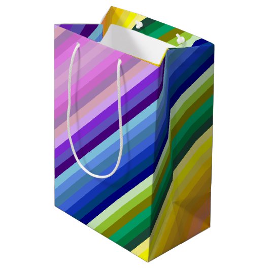 Het is een regenboogfeest, multi-gekleurd streeppa medium cadeauzakje (Achterkant Gekanteld)