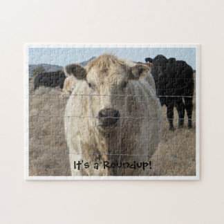 Het is een Roundup. Zwarte en witte koe Herd Legpuzzel
