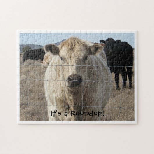 Het is een Roundup. Zwarte en witte koe Herd Legpuzzel (Horizontaal)