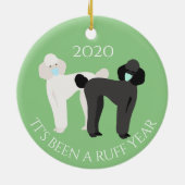 Het is een Ruff Year 2020 Poodle Keramisch Ornament (Achterkant)