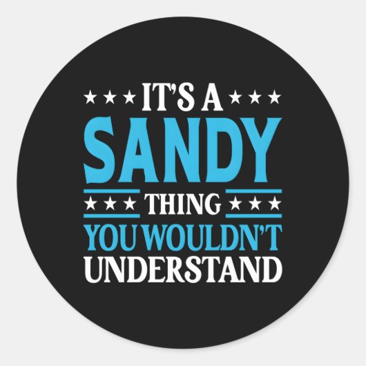 Het is een Sandy ding persoonlijke naam Sandy Ronde Sticker (Voorkant)