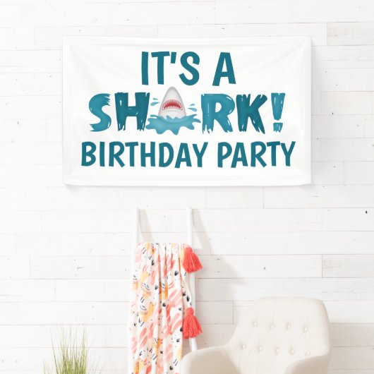 Het is een SHARK Birthday Party Kind Spandoek (Insitu)