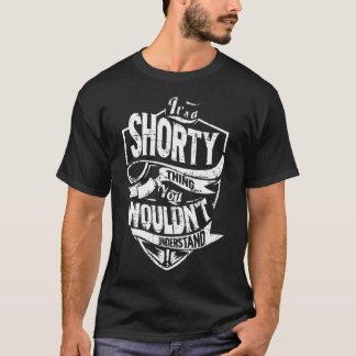 Het is een SHORTY-ding T-shirt