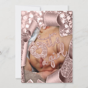 Het is een speciale foto van een meisje met een ni kaart