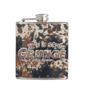 Het is een stijl GRUNGE Rusty Letters Heupfles (Voorkant)