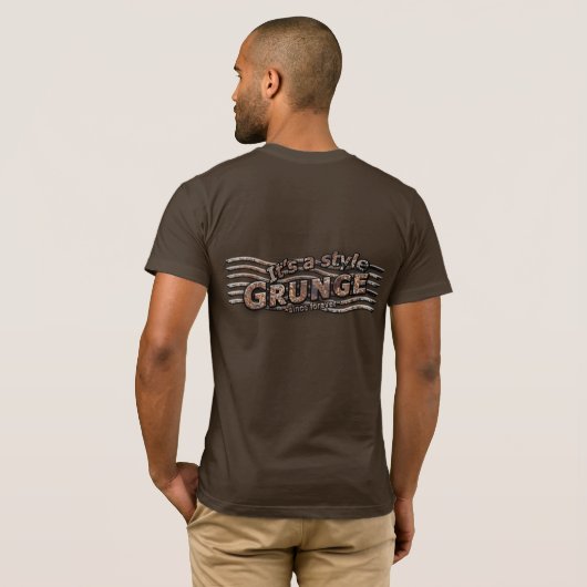 Het is een stijl GRUNGE Rusty Letters T-shirt (Achterkant volledig)