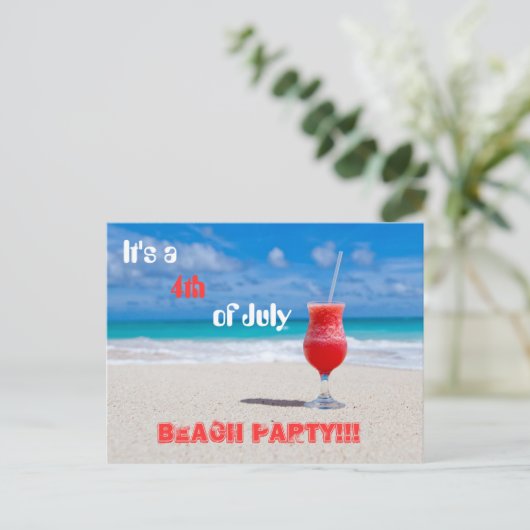 Het is een strandfeest op 4 juli uitnodiging briefkaart (Staand voorkant)