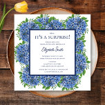 Het is een Surprise 60th Birthday Party Blue Hydra Kaart<br><div class="desc">Het is een Surprise 60th Birthday Party Blue Hydrangea Invitation is een prachtige waterverf met blauwe hortensia's en groen. U kunt het ontwerp personaliseren door "Deze sjabloon personaliseren" te selecteren of als u dit ontwerp nog verder wilt aanpassen, selecteert u "Bewerken met behulp van de ontwerptool". Neem contact met me...</div>