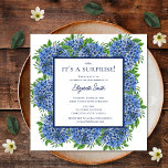 Het is een Surprise 90th Birthday Party Blue Hydra Kaart<br><div class="desc">Het is een Surprise 90th Birthday Party Blue Hydrangeas Invitation is een prachtige waterverf met blauwe hortensia's en groen. U kunt het ontwerp personaliseren door "Deze sjabloon personaliseren" te selecteren of als u dit ontwerp nog verder wilt aanpassen, selecteert u "Bewerken met behulp van de ontwerptool". Neem contact met me...</div>