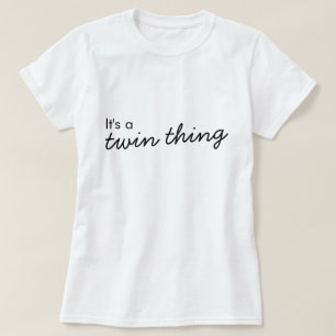 Het is een tweelingding Moderne matchingkoppelin T-shirt