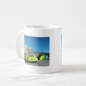 Het is een UFO Koffiemok (Voorkant links)