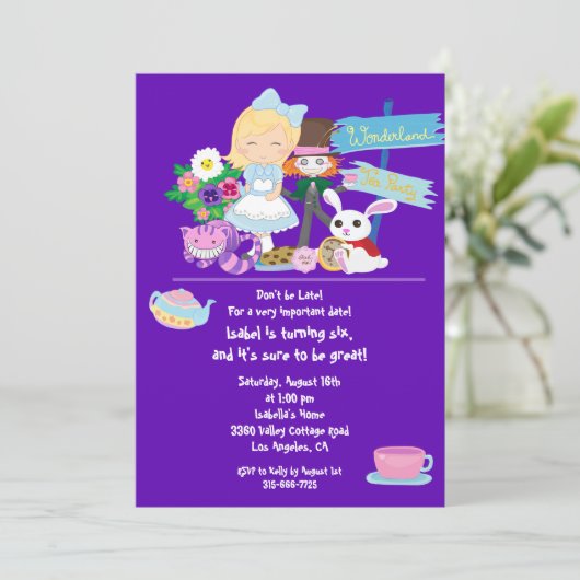 Het is een uitnodiging van de Wonderland Birthday  (Staand voorkant)