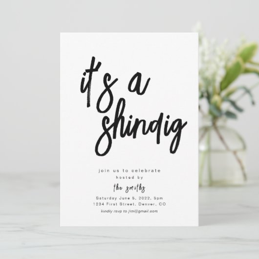 Het is een uitnodiging voor een Shindig-feestje (Staand voorkant)