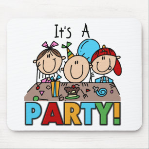 Het is een verjaardagsfeest T-shirts en cadeaus Muismat