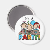 Het is een verjaardagsfeestje T-shirts en geschenk Magneet (Voorkant / Achterkant)