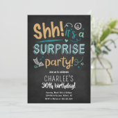 Het is een verrassende uitnodiging op de feestdag (Staand voorkant)