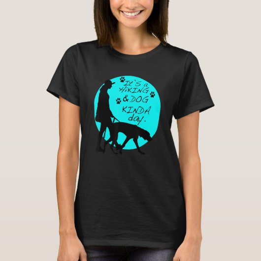 Het is een wandeldag & een soort hond dag t-shirt (Voorkant)