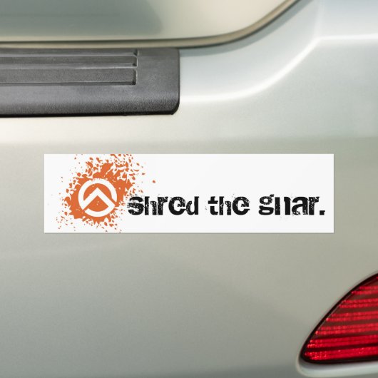 Het is een wit-wit-georiënteerde gnar. bumpersticker (Op auto)