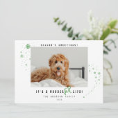 Het is een WonderFUR Life Pet Foto met kerstfeestd Feestdagenkaart (Staand voorkant)