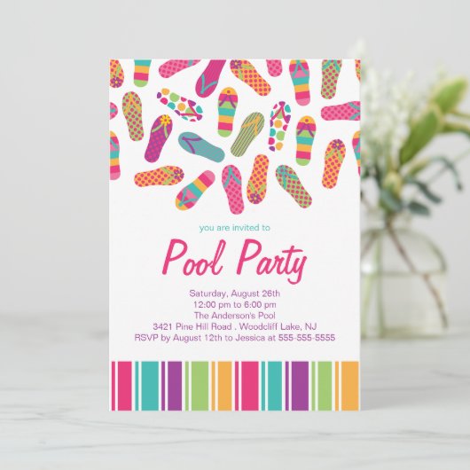 Het is een zomerslip-Flop Pool Party Invitation Kaart (Staand voorkant)