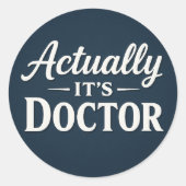Het is eigenlijk Dr – Grappig Doktersleven | Schat Ronde Sticker (Voorkant)