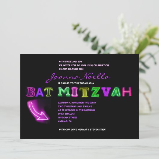 HET IS ELEKTRISCH!  NEON SIGN Bat Mitzvah Uitnodig Kaart (Staand voorkant)