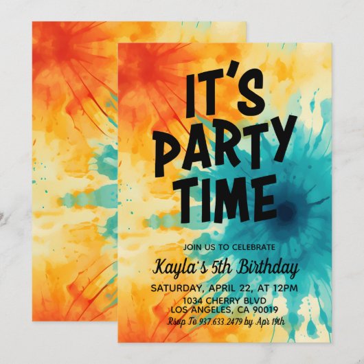 Het is feesttijd Groovy Tie Dye Verjaardag Uitnodi Kaart (Voorkant / Achterkant)