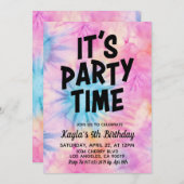 Het is feesttijd Groovy Tie Dye Verjaardag Uitnodi Kaart (Voorkant / Achterkant)