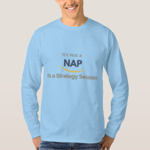 Het is geen dutje, het is een strategische sessie t-shirt