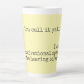 Het is geen grappige citaat  latte mok (Voorkant)