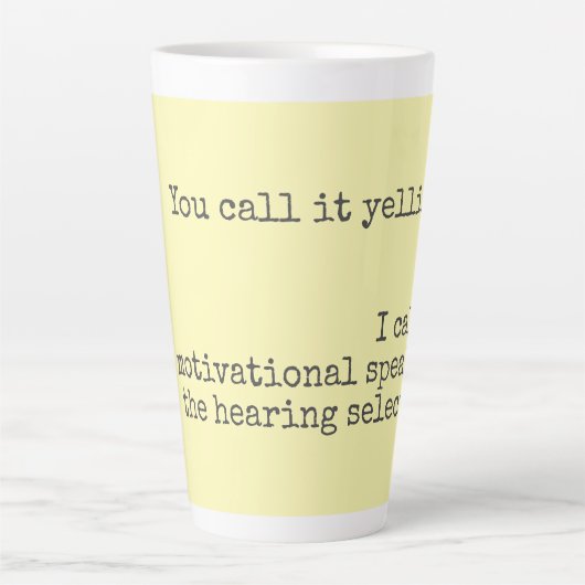 Het is geen grappige citaat  latte mok (Voorkant)