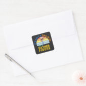 Het is geen vader Bod. Het is een priester. Vierkante Sticker (Envelop)