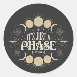 Het is gewoon een fase Zonsverduistering 2025 Maan Ronde Sticker