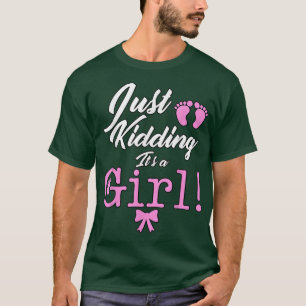 Het is gewoon een meisje dat een seksespecifiek on t-shirt