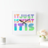 Het is gewoon, wat het is | Grappig citaat Vierkante Klok (Huis)