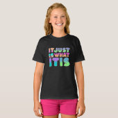 Het Is Gewoon Wat Het Is | Grappige Spreuk T-shirt (Voorkant volledig)