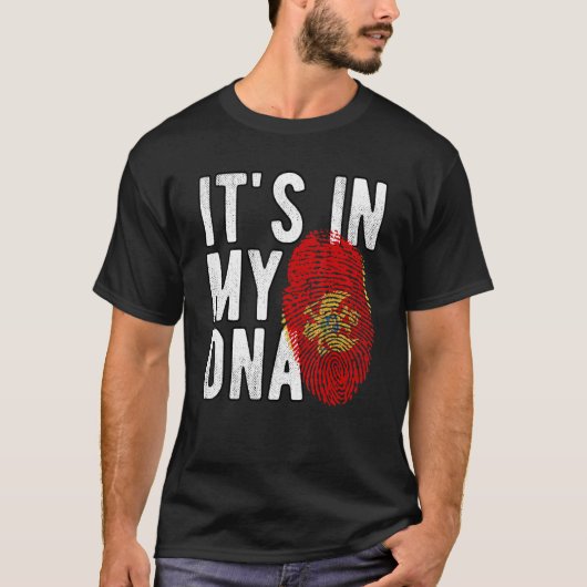 Het is grappig in mijn DNA Montenegro vlag Fingerp T-shirt