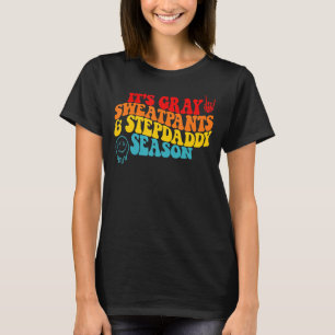 Het is grijze Sweatpants en Stepdaddy Season T-shirt
