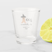 Het is Halloween van de familienaam oranje spook Shot Glas (Achterkant)