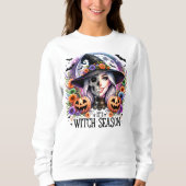 Het is het Halloween Sweatshirt van Witch Season (Voorkant)