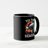 Het Is Het Seizoen Voetbal Moeder Kerstman Hoed Mok (Voorkant rechts)