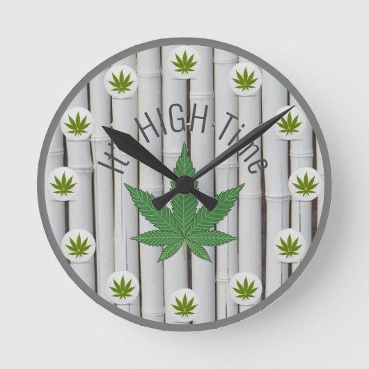 Het is High-Time Weed Leaf White Bamboo Custom Ronde Klok (Voorkant)
