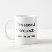 Het is Hustle O'clock Koffiemok (Links)